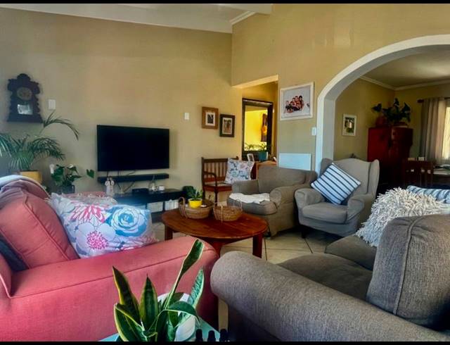 3 BEDROOM HOUSE FOR SALE IN FRAAIUITSIG